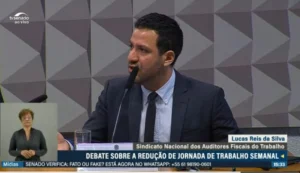 Professor Lucas Reis do UNICESUSC em audiência pública no Senado sobre jornada de trabalho, captura de tela da TV Senado